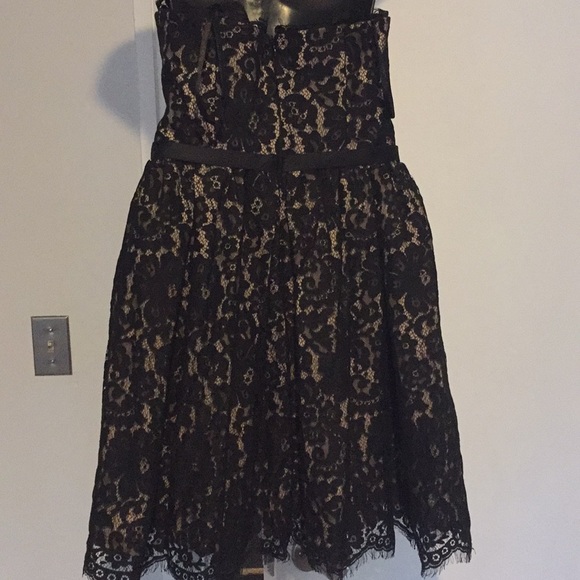 Lace dress- LIKE NEW - Picture 4 of 5